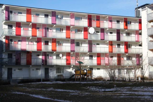 Alla fönster mot loftgångar och alla rutor på nedre botten är i tillverkade i okrossbara Hammerglass.