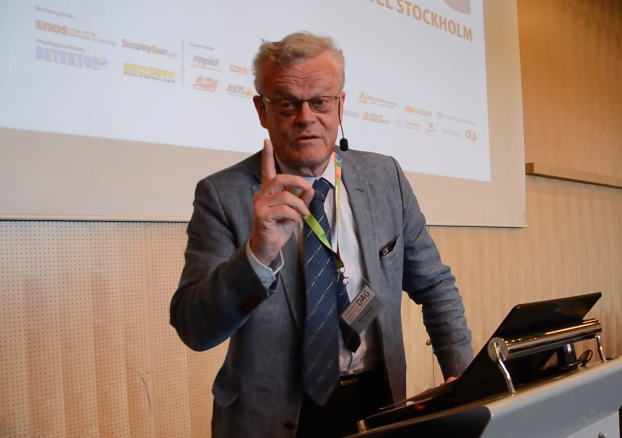 Björn Eriksson, ordförande för Säkerhetsbranschen, talade om kameraövervakninglagen på Trygghetskamerans dag 2016. Björn Eriksson, ordförande för Säkerhetsbranschen, talade om kameraövervakninglagen på Trygghetskamerans dag 2016.