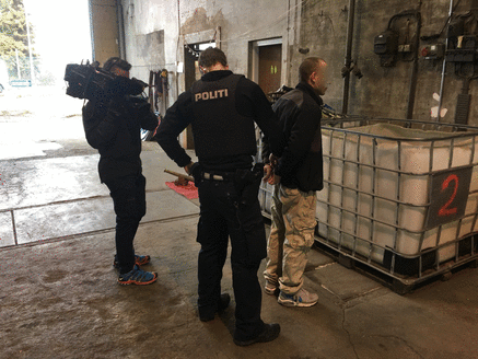 TV2 Nyhederne var på pletten, da kabeltyve blev anholdt som en følge af DNA-spray beviser. Politiet er meget tilfreds. Foto: TV2 Nyhederne.