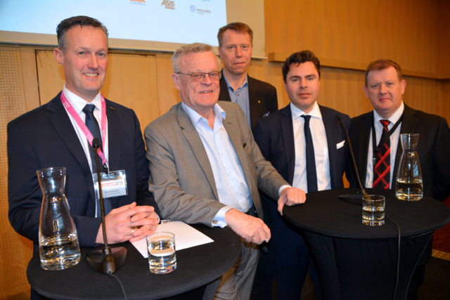 Björn Ericsson, Almega Säkerhetsföretagen, Björn Eriksson, ordförande för Säkerhetsbranschen, Klas Danerlöv från SKL, Benjamin Ståhl från Blue Institute och Johan Almesjö, förbundsdirektör, Inköp Gävleborg deltog i paneldebatten