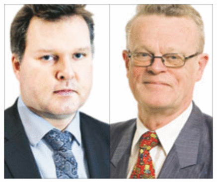 Mikael Johansson (t. vä) och Björn Eriksson menar att polisen måste få bättre förutsättnigar för att kunna fokusera på sin kärnverksamhet - att lösa brott.