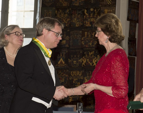 Här tar Martin Gren emot medaljen av prinsessan Désirée.
