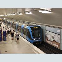 Klotteranmälningarna i Stockholms kollektivtrafik har halverats sedan 2009. Jeanette Hegedüs, trygghetsansvarig på SL, tror att det kan bero på säkerhetskameror. (Foto: AB SL)  