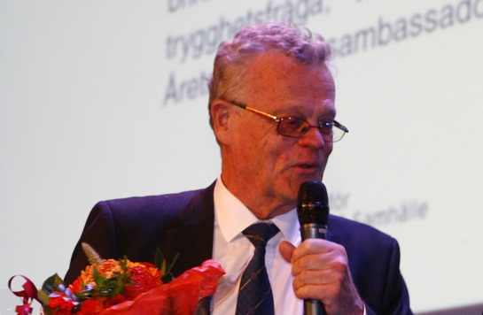 Björn Eriksson mottog priset under Säkerhetsbanketten under Sectech i går kväll. (Foto: Henrik Paulsson)