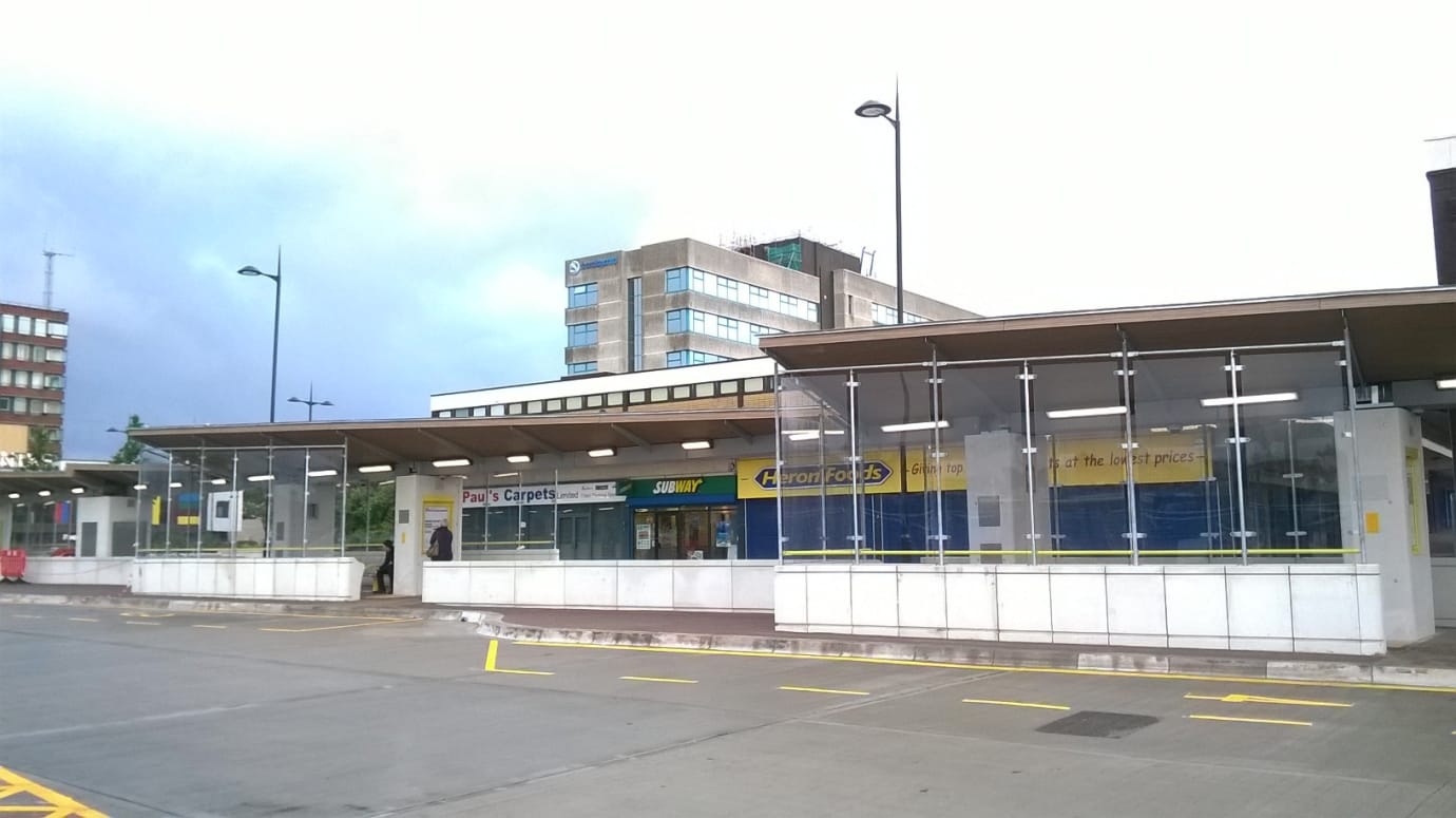 När Kirkby Bus Station skulle byggas om tog arkitekterna kontakt med Hammerglass AB för att få hjälp med materialval, konstruktion och infästningslösningar.