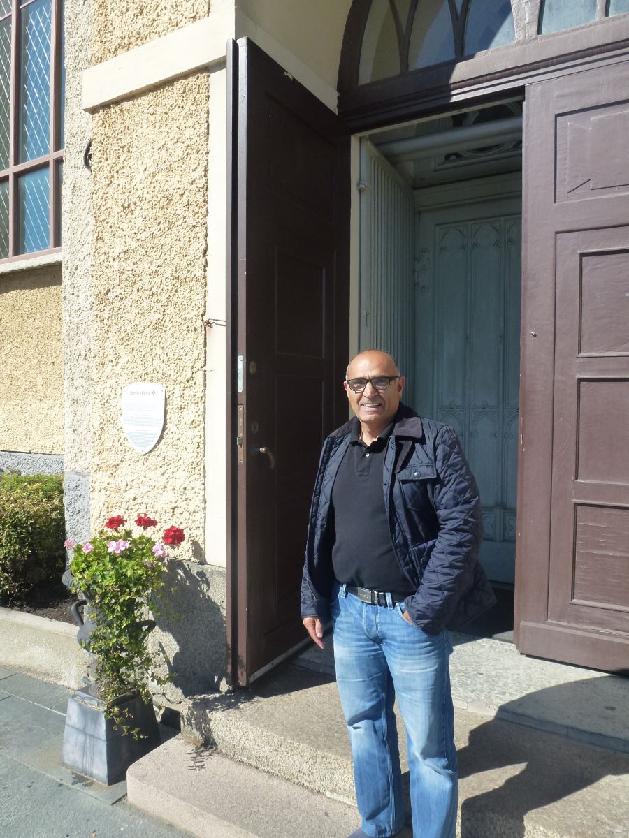 Nasser Rakabdar, fastighetsingenjör, ser kostnadsbesparingar och bättre kontroll över kyrkans larmsystem via den nya IP-plattformen.