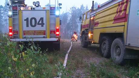 Räddningstjänsten från Arlanda på plats vid branden i Västmanland. Foto: MSB Räddningstjänsten från Arlanda på plats vid branden i Västmanland.