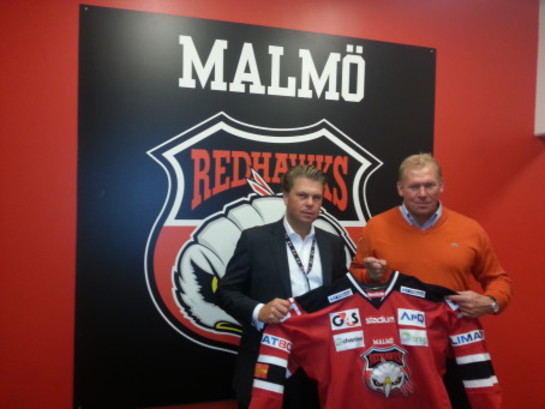 G4S vd Thomas Lundin och Malmö Redhawks vd/Sportchef Patrick Sylvegård efter avtalets påskrift