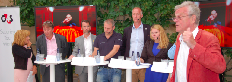 Malou von Sivers var moderator och debattdeltagarna var: Lennart Alexandrie, SecurityUser.com och SNOS. Per Geijer, Svensk Handel. Magnus Lindgren, Tryggare Sverige. Johan Pehrson, Folkpartiet. Anna Wallén, Socialdemokraterna. Bengt Svenson, rikspolischef. Björn Eriksson, Säkerhetsbranschen. Malou von Sivers var moderator och debattdeltagarna var: Lennart Alexandrie, SecurityUser.com och SNOS. Per Geijer, Svensk Handel. Magnus Lindgren, Tryggare Sverige. Johan Pehrson, Folkpartiet. Anna Wallén, Socialdemokraterna. Bengt Svenson, rikspolischef. Björn Eriksson, Säkerhetsbranschen.