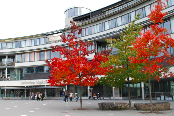 Södertörns högskolas entré (Foto: Eleonor Björkman)