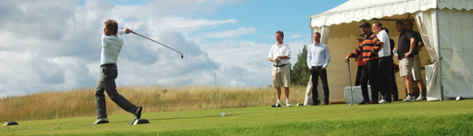 Sveriges största endagsarrangerade företagsgolf kan bli ännu större när säkerhetsproffsen samlas på Vidbynäs Golf GC för att delta i SkyddGolfen Detektor Open.