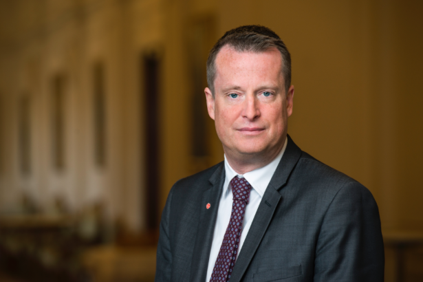 – Jag har väldigt svårt att förstå värdet av att maskera sig på fotbollsarenor, säger inrikesministern Anders Ygeman. (Foto: Magnus Länje) – Jag har väldigt svårt att förstå värdet av att maskera sig på fotbollsarenor, säger inrikesministern Anders Ygeman. (Foto: Magnus Länje)