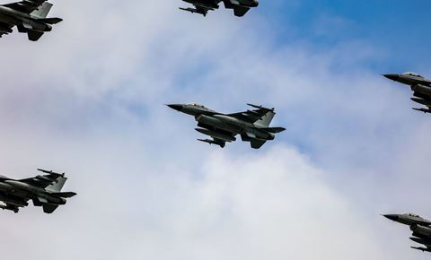 De danske F-16 fly stod bag en af mange flotte opvisninger ved Danish Air Show 2022. Foto: Simon Elbeck / Forsvaret 