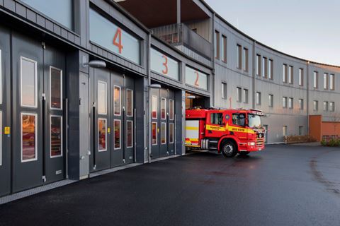 Av bränder i byggnader är det framförallt de små bränderna som har blivit färre och antalet personer som behövt bli avtransporterade till vårdenhet. Av bränder i byggnader är det framförallt de små bränderna som har blivit färre och antalet personer som behövt bli avtransporterade till vårdenhet.