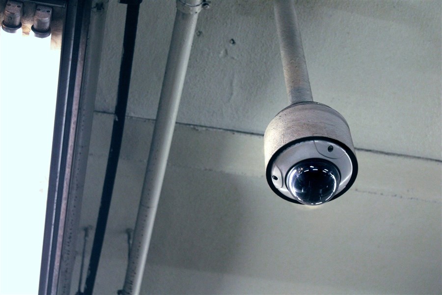 IMY har tagit emot klagomål som rör kamerabevakningen på en skola i Aspudden i Stockholm.