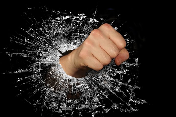 En af årsagerne til faldet i ejendomsforbrydelser skyldes den faldende tendens i antallet af anmeldelser om hærværk i perioden 2009 til 2019. Foto: Pixabay En af årsagerne til faldet i ejendomsforbrydelser skyldes den faldende tendens i antallet af anmeldelser om hærværk i perioden 2009 til 2019. Foto: Pixabay