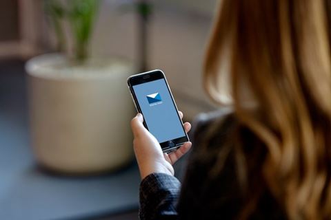 I den nye Digital Post-app kan man tilgå sin post fra offentlige myndigheder. Appen kan hentes i App Store og Google Play. Foto: Digitaliseringsstyrelsen.