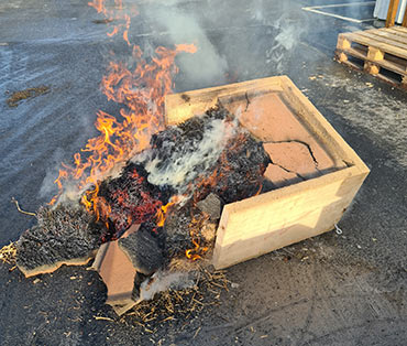 Der er udført 39 indikative småskalabrandtests af 14 forskellige biobaserede konstruktioner. Foto: DBI