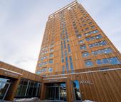 Indretningen af brandsikkerheden i Mjøstårnet er funktionsbaseret og tager udgangspunkt i, at bygningen skal kunne modstå et naturligt brandforløb, som vi er modelleret med udgangspunkt i Eurocode 1, og som tager hensyn til træets bidrag til branden.