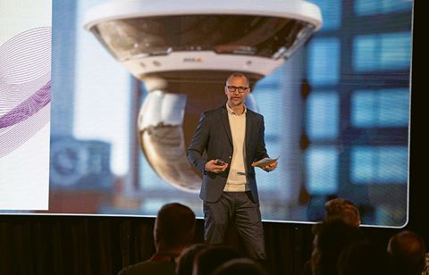 Jimmy Ek, nordisk försäljningschef på Axis, framhåller att intelligent kameraövervakning bidrar till ökad säkerhet, förbättrad driftseffektivitet och hållbarhet i logistikbranschen.