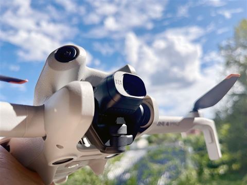Fram tills nu har det saknats straffbestämmelser för drönarflygning, vilket inneburit att det inte varit möjligt att lagföra vissa regelöverträdelser. Fram tills nu har det saknats straffbestämmelser för drönarflygning, vilket inneburit att det inte varit möjligt att lagföra vissa regelöverträdelser.