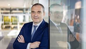 - Købet af Spence Doors er i tråd med vores strategi for at styrke vores position på modne markeder ved at tilføje komplementære produkter og løsninger til vores kerneforretning, siger Nico Delvaux, CEO for Assa Abloy.