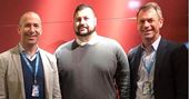 Säkerhetsbranschens VD, Joakim Söderström (mitten), och Serilines ägare Freddie Parrman och Pierre Parrman har tecknat 