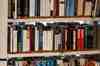Regeringen föreslår att möjligheten att besluta om tillträdesförbud ska utvidgas till att gälla även badanläggningar och bibliotek.