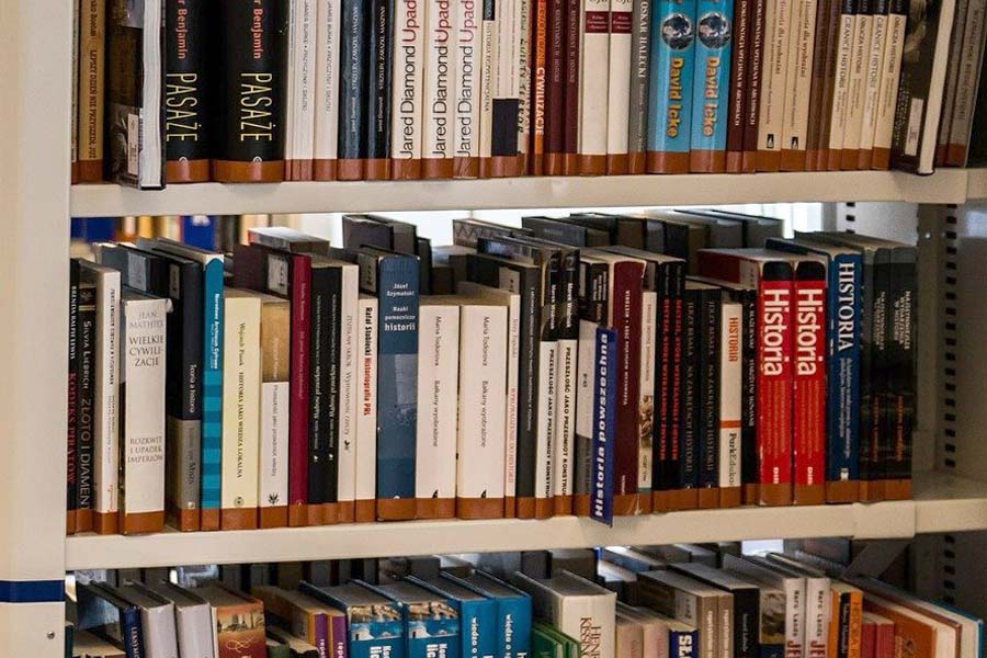 Regeringen har fattat beslut om att ge Brottsförebyggande rådet (Brå) i uppdrag att genomföra en kartläggning av brottslighet och ordningsstörningar på simhallar och bibliotek. Regeringen har fattat beslut om att ge Brottsförebyggande rådet (Brå) i uppdrag att genomföra en kartläggning av brottslighet och ordningsstörningar på simhallar och bibliotek.