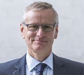Vi går op i at passe godt på hinanden. Det er vores ansatte, der har været med til at bygge Securitas A/S op igennem de sidste 40 år. Det er vores ansatte, der driver vores forretning. Og det er vores ansatte, der hjælper med at gøre verden til et tryggere sted, hver dag, siger administrerende direktør Tom Laursen, Securitas A/S.