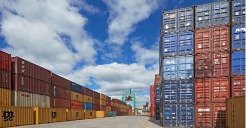 Schneider Electric kommer att installera säkerhetsutrustning för bevakning av containerterminalen – en yta motsvarande sex fotbollsplaner.