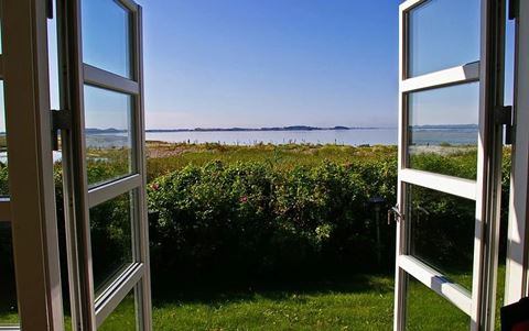 Det er dejligt at lukke sommeren ind, men risikoen for også at lukke tyven ind, bør man ikke negligere.