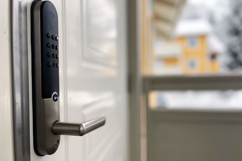 Inbrottsstölderna minskade med 11 394 brott (−18 procent) till 51 896 anmälda brott under 2025. Inbrottsstölderna minskade med 11 394 brott (−18 procent) till 51 896 anmälda brott under 2025.