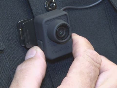 Kameraerne skal bruges til at optage video, hvis der opstår episoder med fysiske eller verbale overfald fra de indsatte mod personalet.