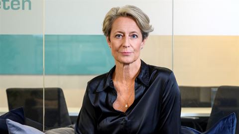 Jeanette Lesslie Wikström menar att regeringen bör ge Myndigheten för civilt försvar i uppdrag att etablera återkommande nationella övningar där näringslivet inkluderas som en obligatorisk part. Jeanette Lesslie Wikström menar att regeringen bör ge Myndigheten för civilt försvar i uppdrag att etablera återkommande nationella övningar där näringslivet inkluderas som en obligatorisk part.