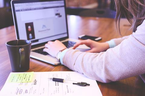 På frågan om vilken typ av risk som företagen ser som det största hotet med verksamheten svarar 28 procent alternativet ”cyberattacker, phising och hackning”. På frågan om vilken typ av risk som företagen ser som det största hotet med verksamheten svarar 28 procent alternativet ”cyberattacker, phising och hackning”.