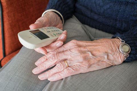 Ofre for telefonsvindel er særligt ældre, ifølge politiet: Det er i overvejende grad kvinder på 70-79 år, herunder er en stor del enker og/eller aleneboende. 