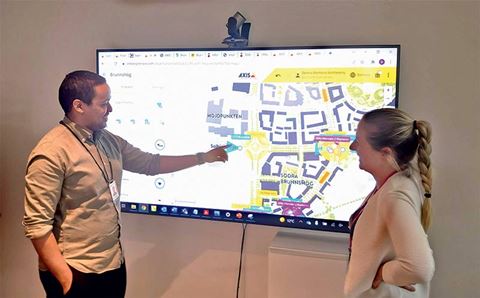 att skapa hållbara stadsdelar. Dennis Montalvo Barthelemy, från Axis som medverkar i projektet, syns här tillsammans med Hanna Zakrisson, Lunds kommun.