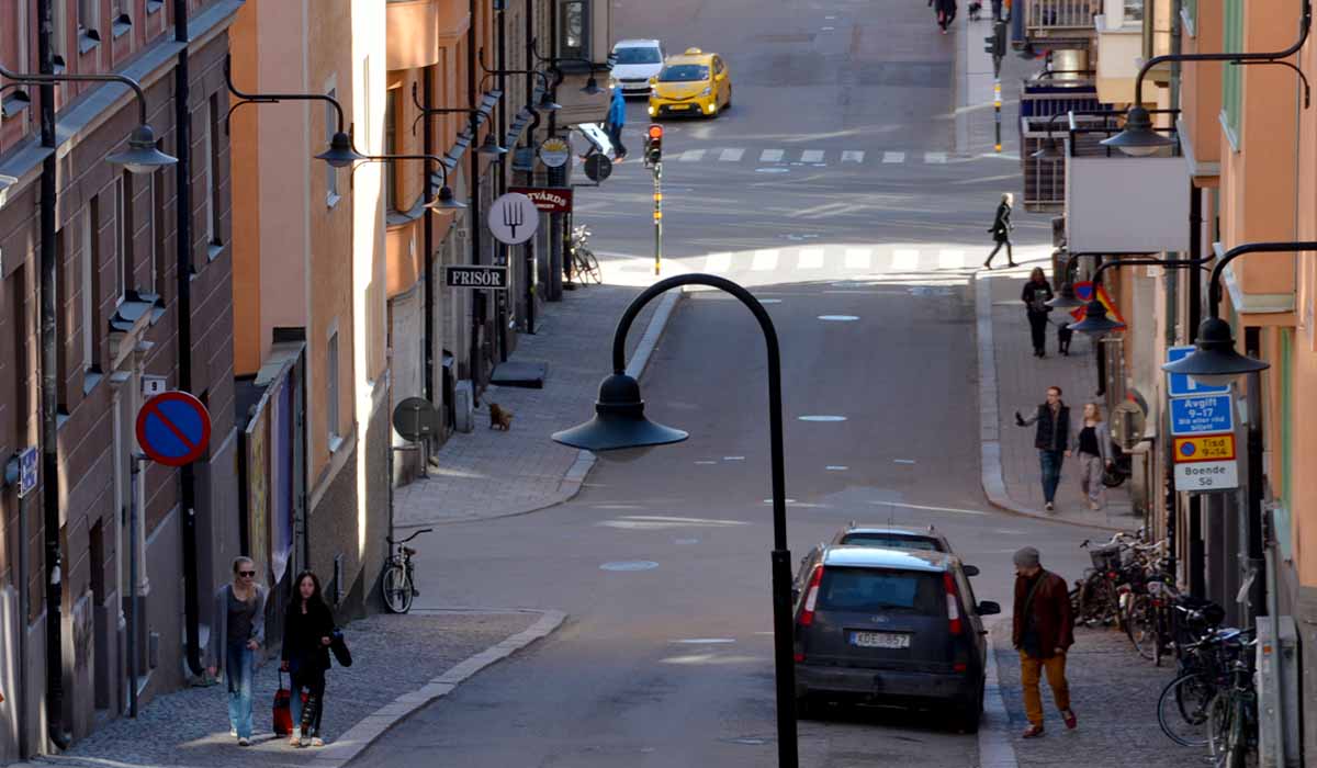I dag kan 80 procent av unga ensamstående inte köpa en genomsnittlig etta centralt i Stockholm.