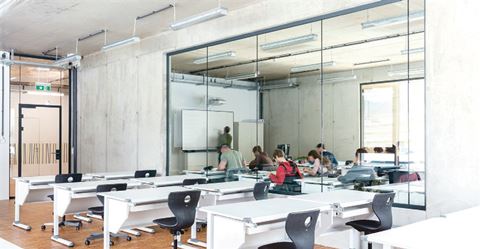 Många skolor vill bli nyckelfria och använda digitala lösningar eller mobilen istället för mekaniska nycklar, säger Tore Brænna på Dormakaba.