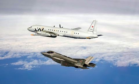 Dansk F-35 møder russisk overvågningsfly over Østersøen. 
