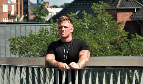 Mikkel Vestergaard er en af de løsladte, der har været en del af Primus Motor, og som nu har sluppet kriminaliteten. Foto: Røde Kors.