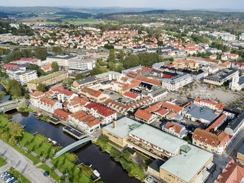 Länsstyrelsen bedömer att Kungsbacka kommun uppsåtligen har begått överträdelserna.