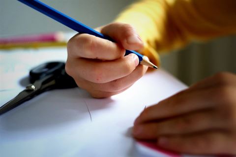 För att upptäcka och hjälpa barn och ungdomar i riskzon för kriminalitet eller annat normbrytande beteende har skolan stor hjälp av samordnade lokala resurser i samverkan med polis, kommun, socialtjänst och fritidssektorn. För att upptäcka och hjälpa barn och ungdomar i riskzon för kriminalitet eller annat normbrytande beteende har skolan stor hjälp av samordnade lokala resurser i samverkan med polis, kommun, socialtjänst och fritidssektorn.