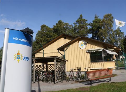 Lagrådsremissen innehåller bland annat en ny lag om personuppgiftsbehandling som ska reglera hur Försvarets radioanstalt (FRA) får behandla personuppgifter inom NCSC. Lagrådsremissen innehåller bland annat en ny lag om personuppgiftsbehandling som ska reglera hur Försvarets radioanstalt (FRA) får behandla personuppgifter inom NCSC.