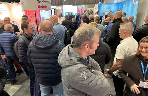 Det var til tider pakket i gangene på messen i Lillestrøm. 