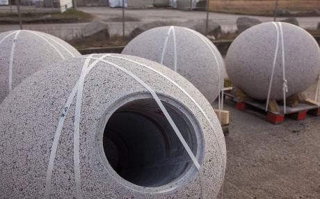 Alle pullerter er produceret og leveret af danske Perimeter Protection Group. Pullerterne er certificeret efter højeste internationale standarder og har bestået officielle crashtests.