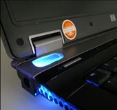 Dna-mærkning kan kun ses ved hjælp af infrarødt lys. Her vist på en mærket computer. Foto: Unisecure.