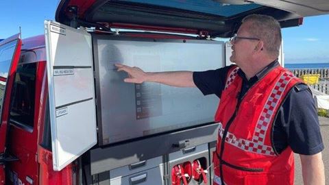 Indsatslederen kan via den store touchscreen skabe overblik over en indsats og straks sende billeder videre til Tårnby Brandvæsens samarbejdspartnere Foto Danske Beredskaber