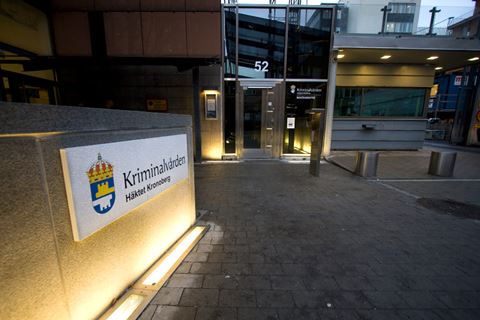 Påföljden ska avtjänas i kriminalvårdsanstalt. Påföljden ska avtjänas i kriminalvårdsanstalt.